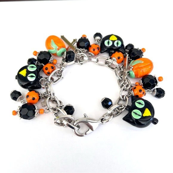 Art Glass Charm Bracelet Lampwork Beaded Chunky Halloween Cat Cross Silver Tone - Picture 9 of 9
